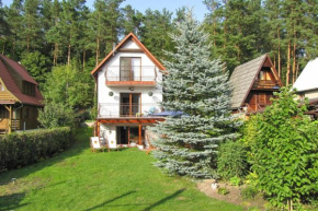 Detached cottage with fenced yard right by the lake, Wrony, Ryn